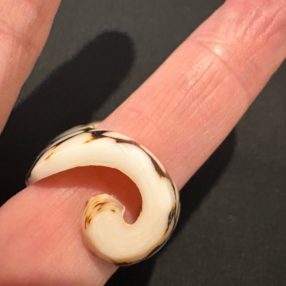 Spiny Oyster Shell Ring Handmade in Italy. - Picture 13 of 16